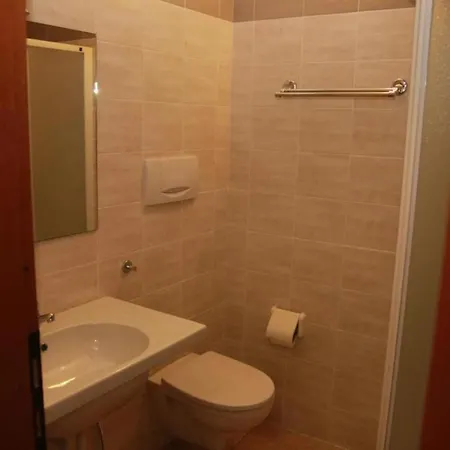 Villaggio Colombare מלון דירות סירמיונה